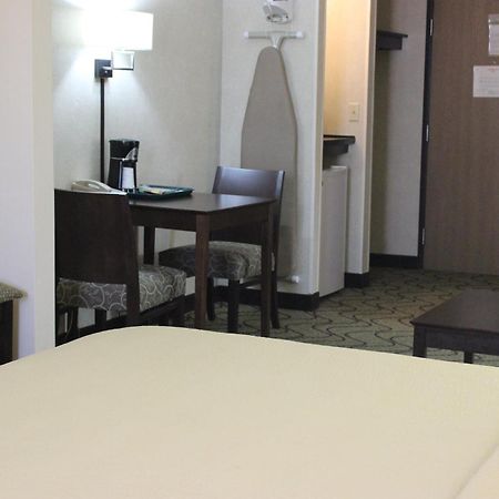 デイズ イン バイ ウィンダム コロンビア モール グランドフォークス エクステリア 写真